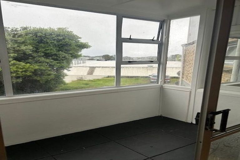 Photo of property in 2/184 Powderham Street, New Plymouth, 4310