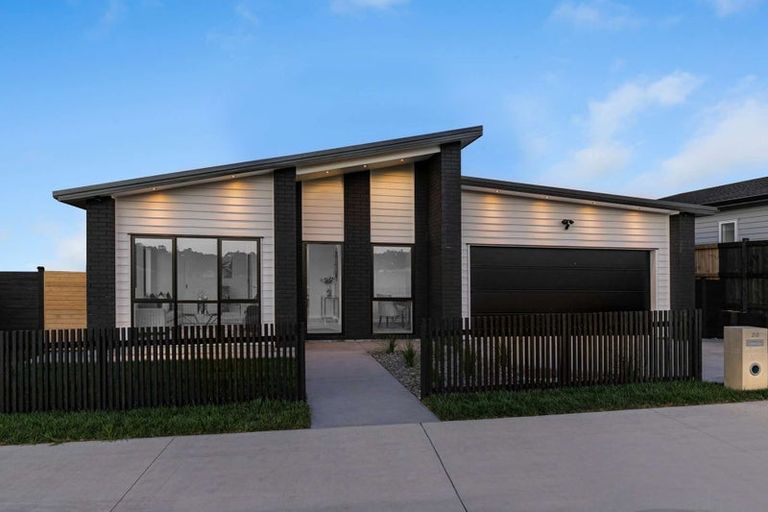 Photo of property in 20 Spark Road, Wainui, 0932