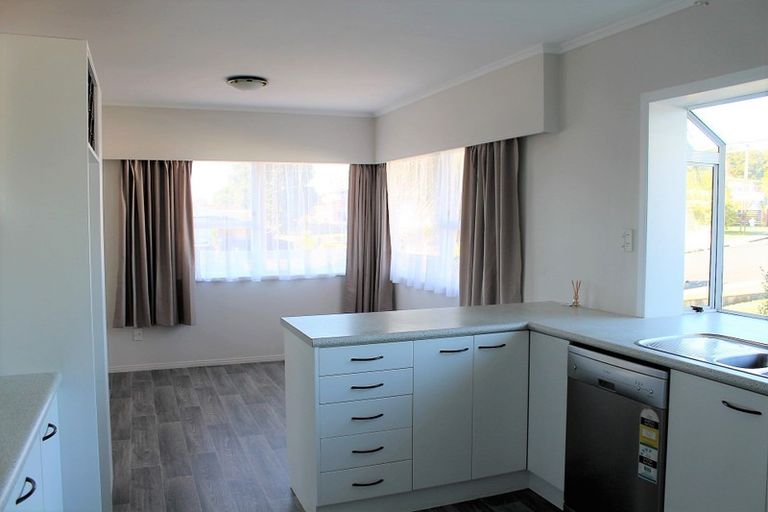 Photo of property in 37 Lynmore Drive, Hillpark, Auckland, 2102