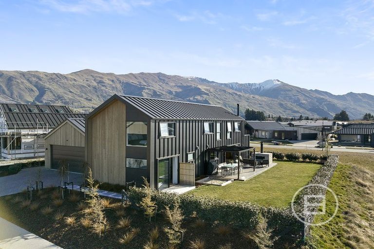 Photo of property in 21 Marjon Drive, Wanaka, 9305