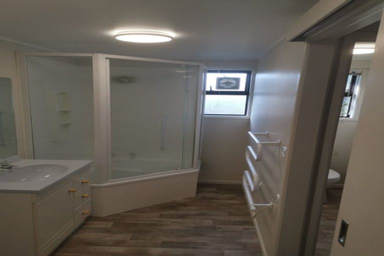 Photo of property in 17 Diana Drive, Glenfield, Auckland, 0627