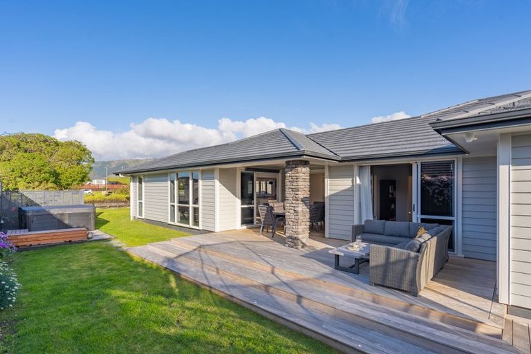 Photo of property in 3 Barbaras Way, Waikanae Beach, Waikanae, 5036