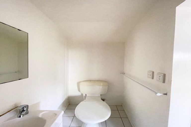 Photo of property in Krisley Court, 5/6 Ambrico Place, New Lynn, Auckland, 0600