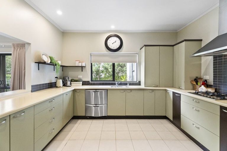 Photo of property in 17 Pitoitoi Avenue, Greenhithe, Auckland, 0632