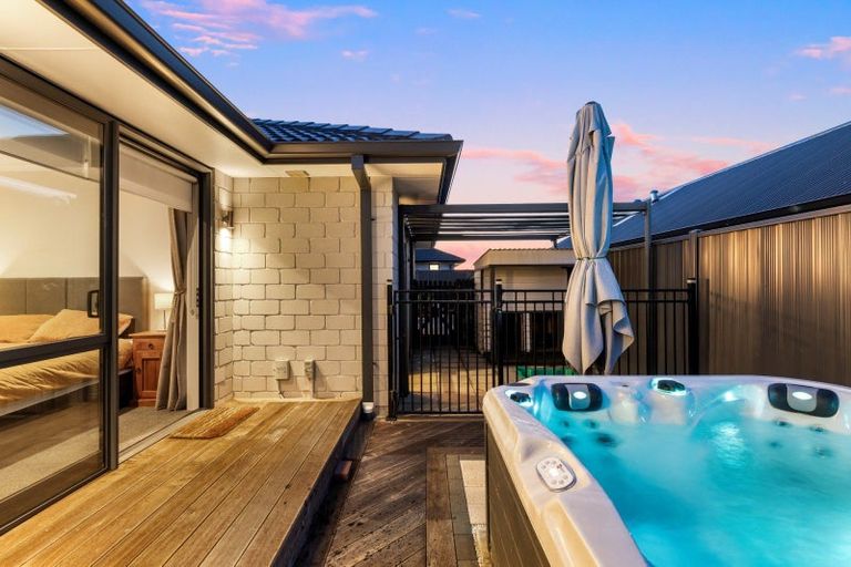 Photo of property in 6 Blacklock Road, Pyes Pa, Tauranga, 3112