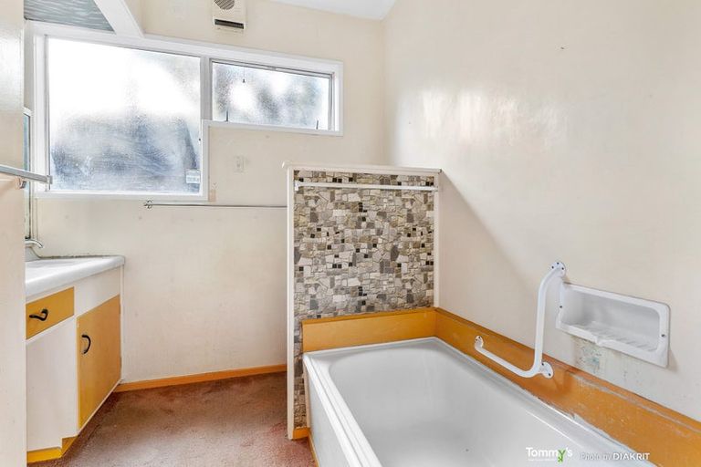 Photo of property in 12 Versailles Street, Karori, Wellington, 6012