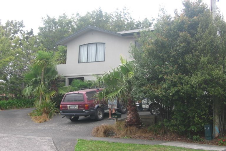 Photo of property in 1/23 Peach Road, Glenfield, Auckland, 0629