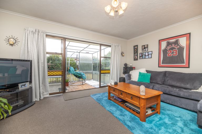 Photo of property in 2/81 Briggs Road, Shirley, Christchurch, 8052
