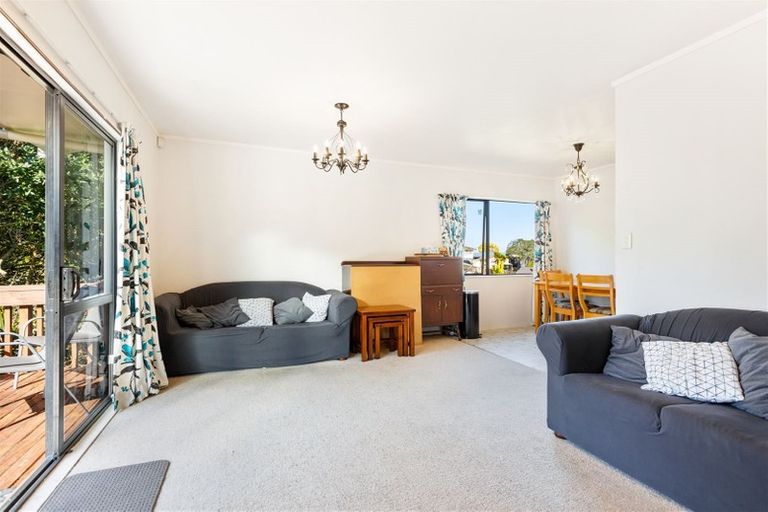 Photo of property in 3 Fernhaven Place, Massey, Auckland, 0614