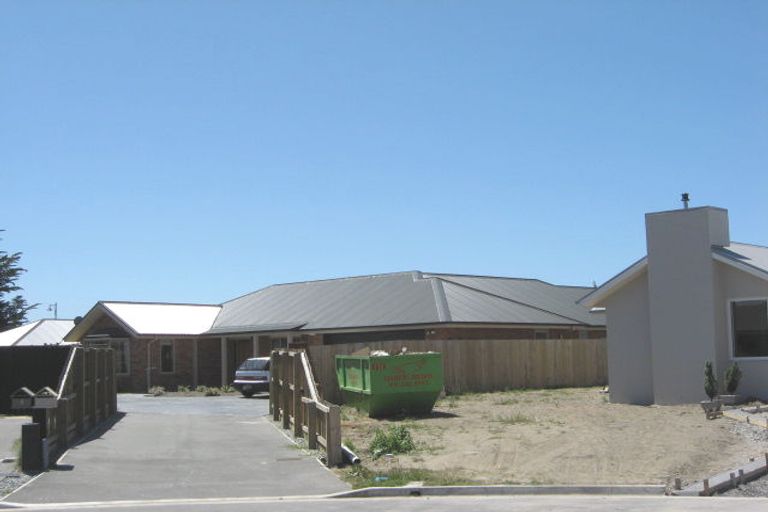 Photo of property in 10 Iti Place, Parklands, Christchurch, 8083