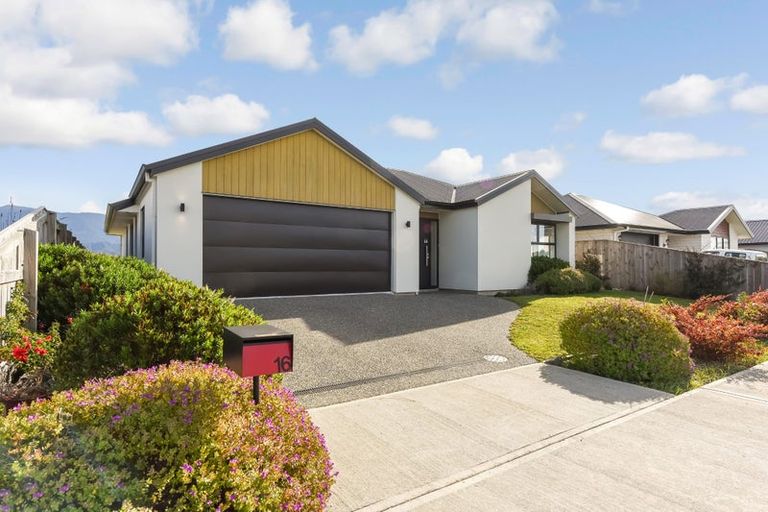 Photo of property in 16 Kuini Place, Motueka, 7120