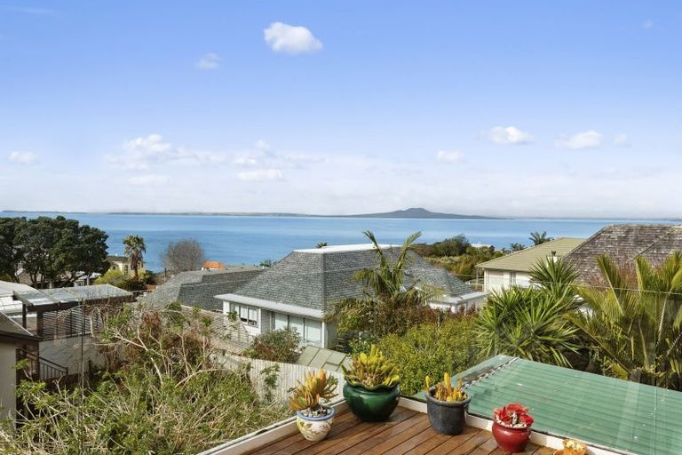 Photo of property in 31 Ridge Road, Waiake, Auckland, 0630