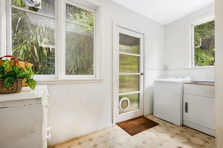 Photo of property in 49 Rona Street, Eastbourne, Lower Hutt, 5013