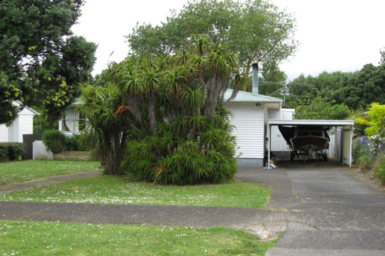 Photo of property in 36 House Avenue, Mangere Bridge, Auckland, 2022
