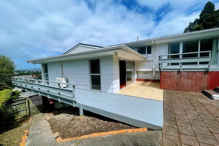 Photo of property in 18 Makepiece Place, Chatswood, Auckland, 0626