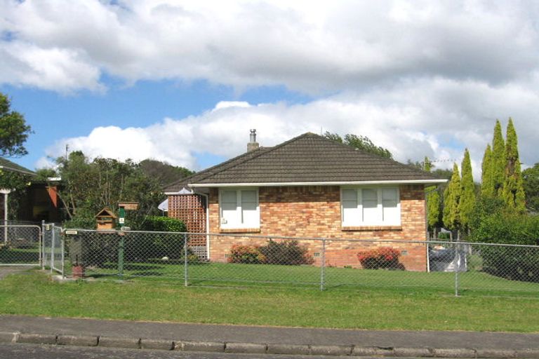 Photo of property in 14 Essex Street, Te Atatu South, Auckland, 0610