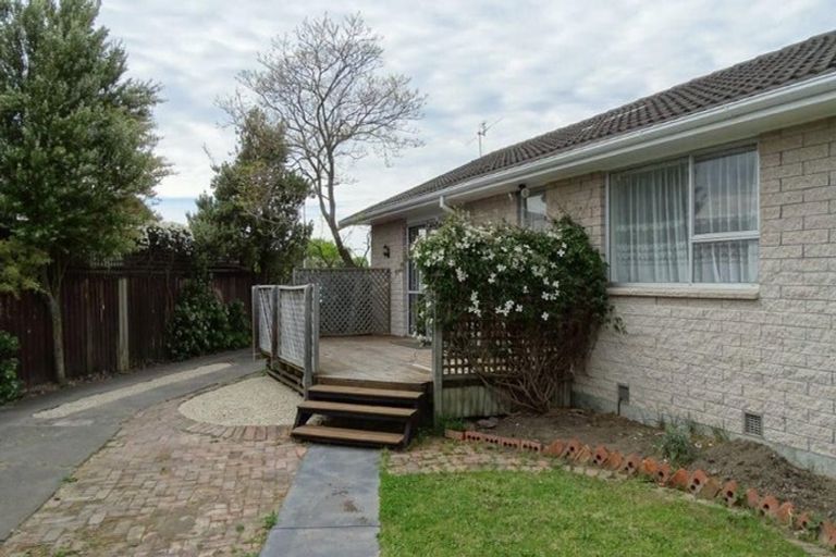 Photo of property in 18 Tamarisk Place, Parklands, Christchurch, 8083