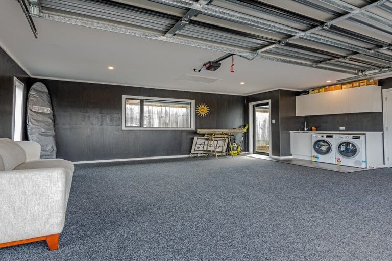 Photo of property in 21 Silicon Way, Fitzherbert, Palmerston North, 4410
