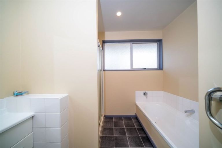 Photo of property in 58 Denise Crescent, Hornby, Christchurch, 8042