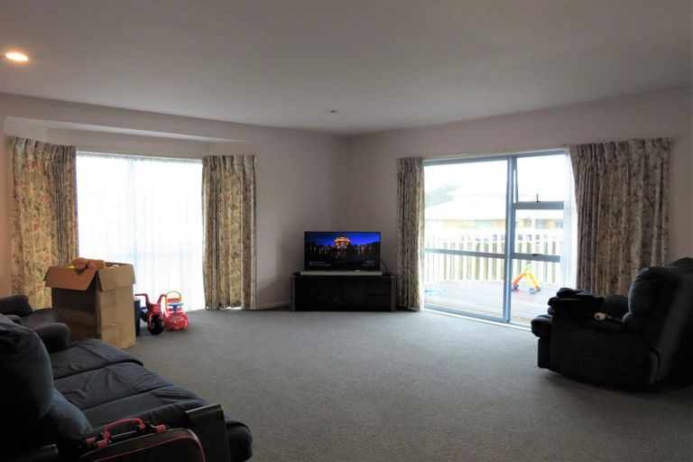 Photo of property in 1b Picasso Drive, West Harbour, Auckland, 0618