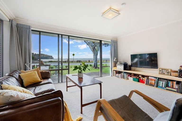 Photo of property in 3 Sandys Parade, Laingholm, Auckland, 0604