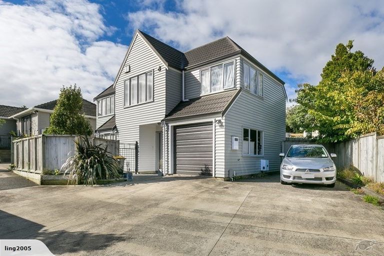 Photo of property in 14 Bracken Road, Newlands, Wellington, 6037