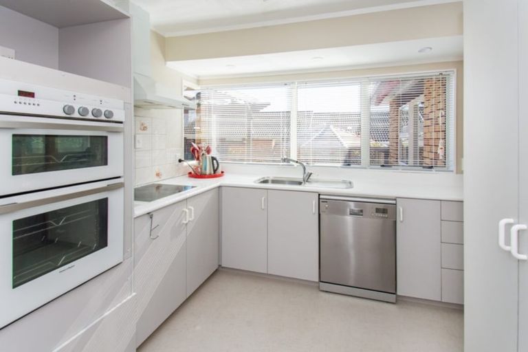 Photo of property in 52 Kuripaka Crescent, The Gardens, Auckland, 2105