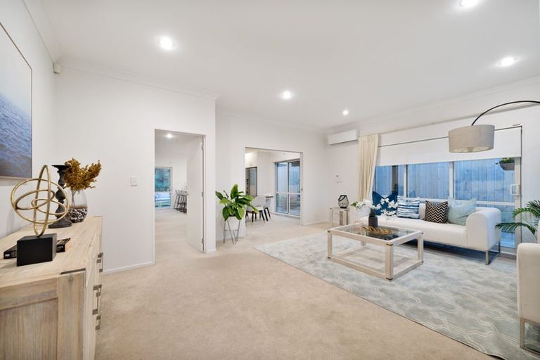 Photo of property in 16 Midhurst Avenue, Henderson, Auckland, 0612