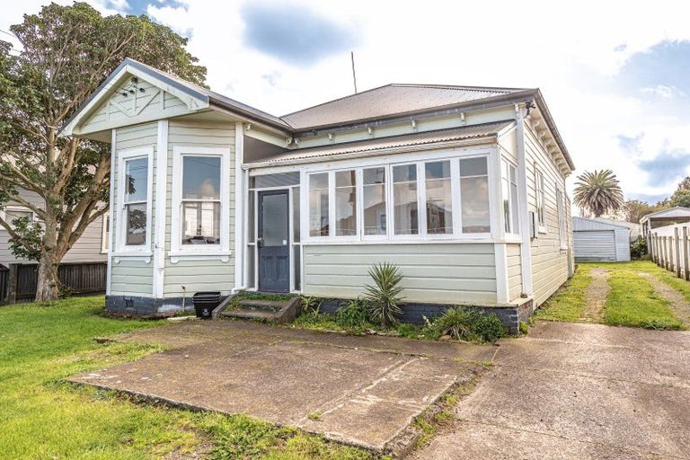 Photo of property in 42 Bignell Street, Gonville, Whanganui, 4501