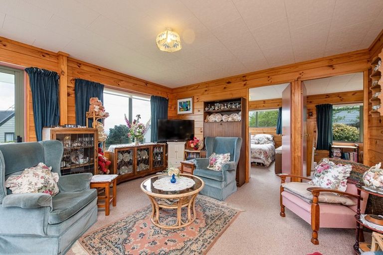 Photo of property in 16 Coventry Close, Ascot Park, Porirua, 5024