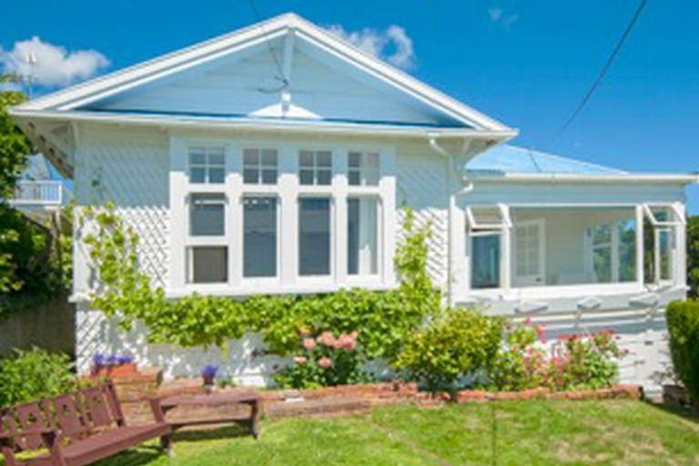 Photo of property in 54 Ferry Road, Days Bay, Lower Hutt, 5013