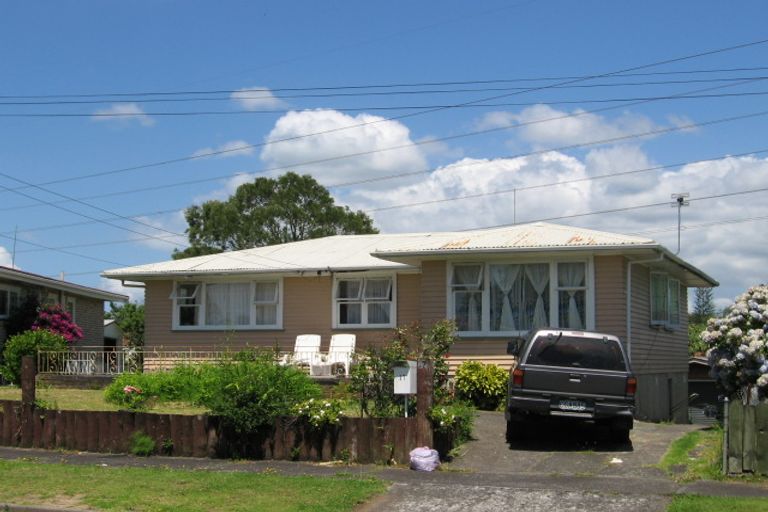Photo of property in 17 Falkirk Street, Blockhouse Bay, Auckland, 0600