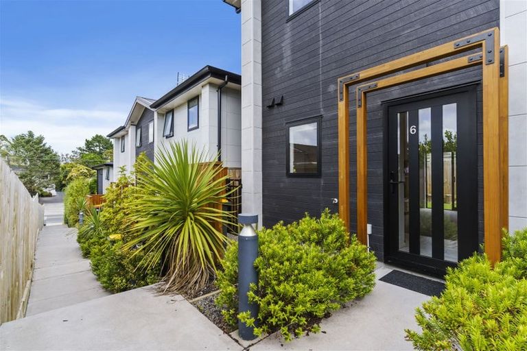 Photo of property in 6/102 Millbrook Road, Sunnyvale, Auckland, 0612