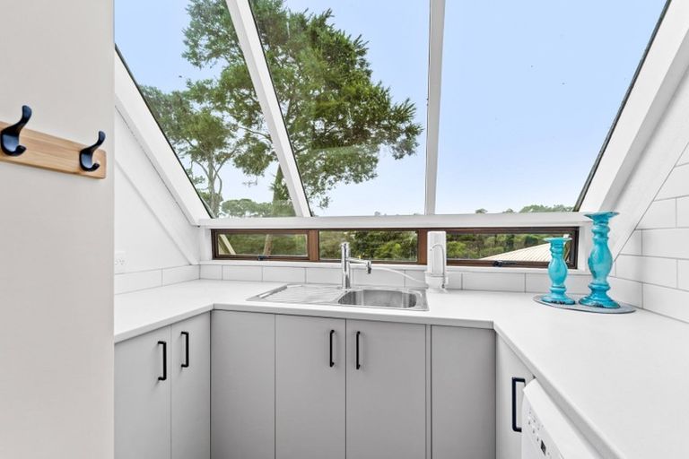 Photo of property in 22 Shadon Place, Stanmore Bay, Whangaparaoa, 0932