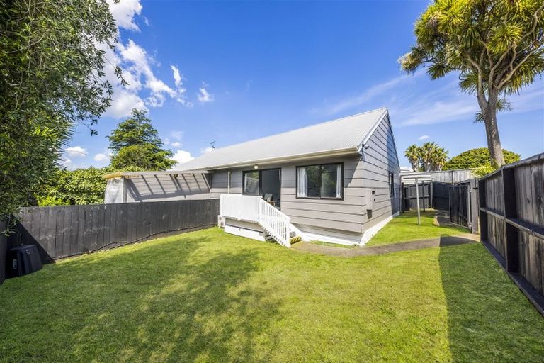 Photo of property in 2/10 Coxhead Road, Manurewa, Auckland, 2102