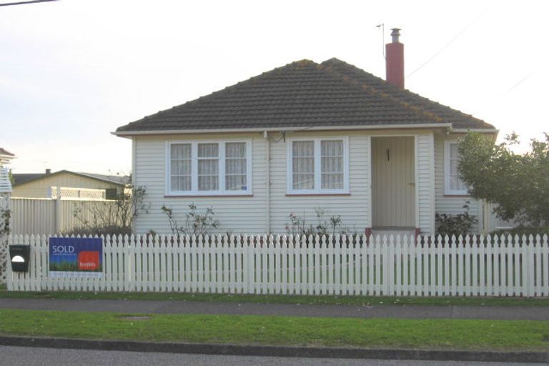 Photo of property in 14 Strand Crescent, Naenae, Lower Hutt, 5011