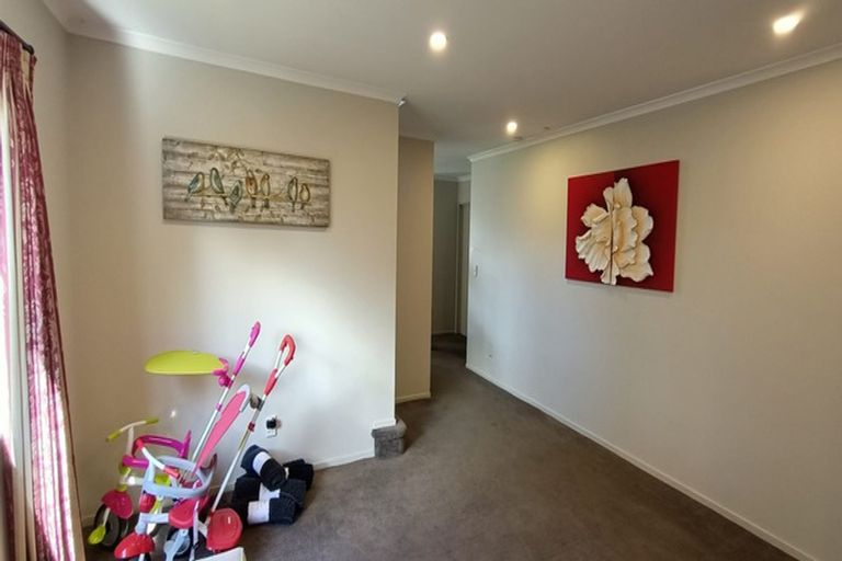 Photo of property in 25 Andover Way, Goodwood Heights, Auckland, 2105