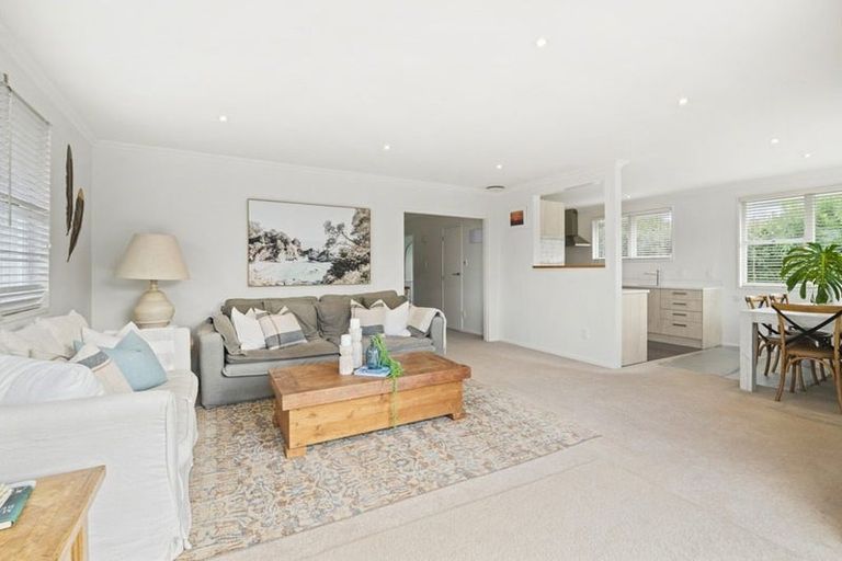 Photo of property in 5 Chevron Place, Castor Bay, Auckland, 0620