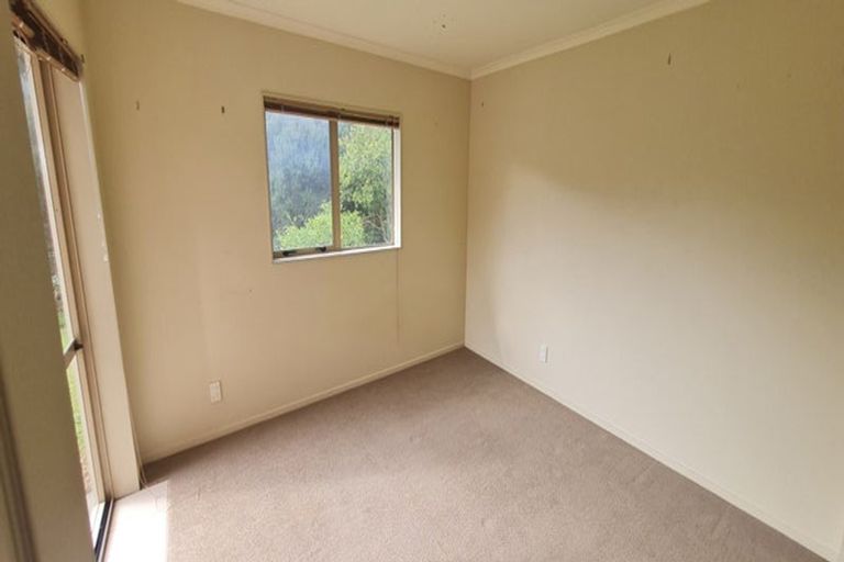 Photo of property in 42 Peninsula Road, Mangere, Auckland, 2022
