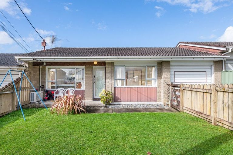 Photo of property in 2/29 Nikau Street, New Lynn, Auckland, 0600