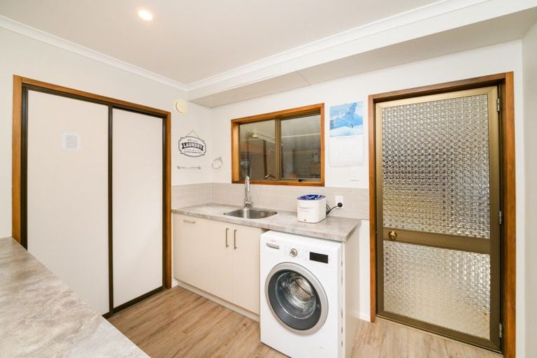 Photo of property in 12 Truscott Grove, Awapuni, Palmerston North, 4412