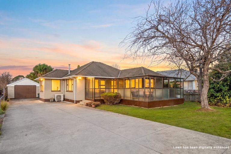 Photo of property in 68 Russley Road, Russley, Christchurch, 8042