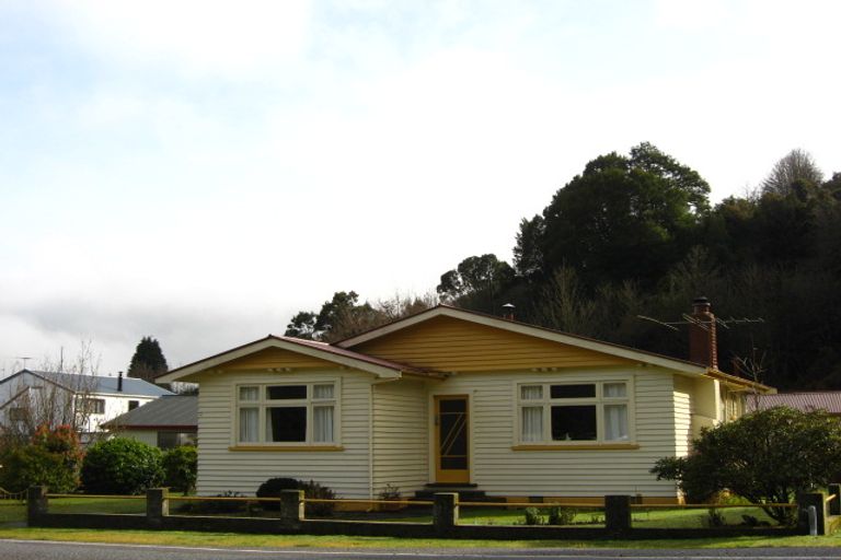 Photo of property in 4 Broadway, Reefton, 7830