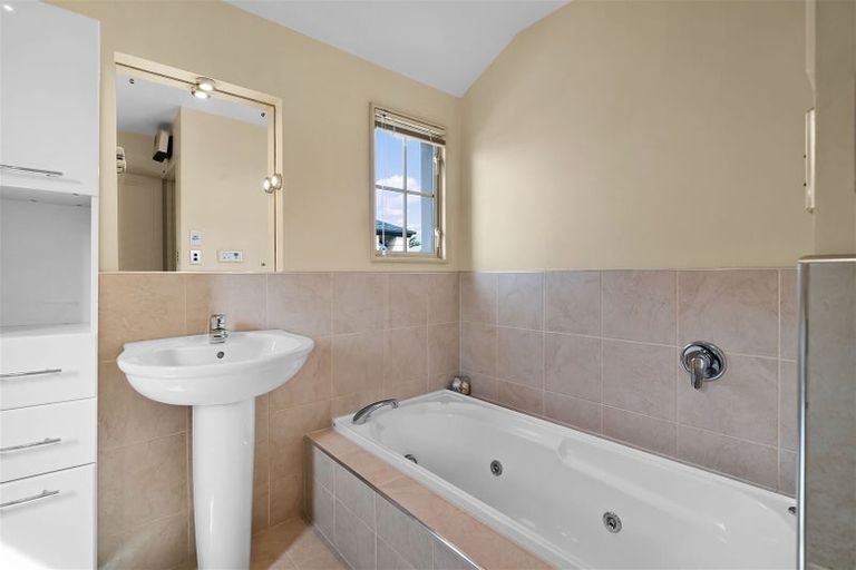 Photo of property in 12 Chateau Drive, Burnside, Christchurch, 8053