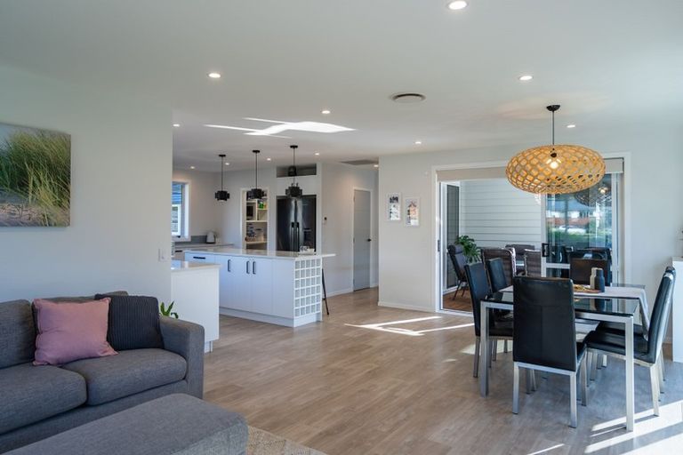 Photo of property in 3 Barbaras Way, Waikanae Beach, Waikanae, 5036