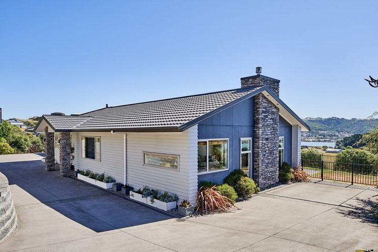 Photo of property in 2 Hauroko Glen, Aotea, Porirua, 5024