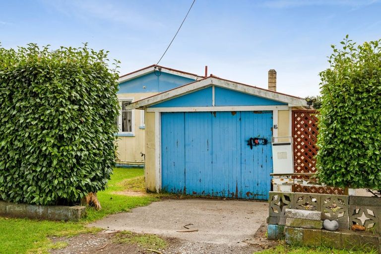 Photo of property in 16 Battiscombe Terrace, Waitara, 4320