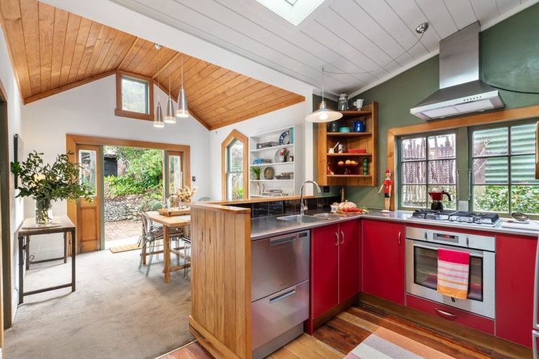 Photo of property in 10 Ferry Street, Seatoun, Wellington, 6022