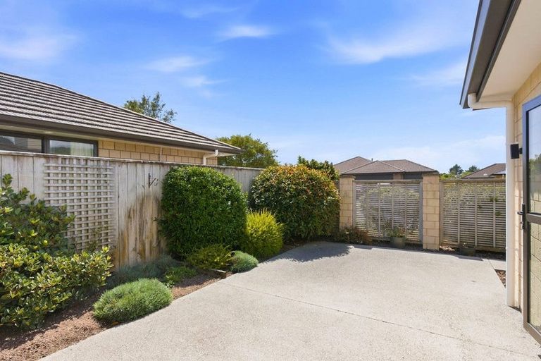 Photo of property in 2 Pearson Place, Paraparaumu, 5032