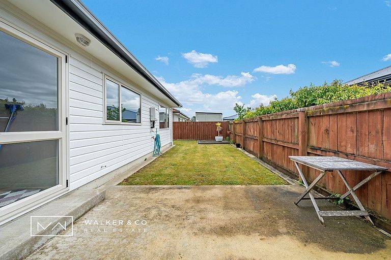 Photo of property in 8 Woodland Mews, Wainuiomata, Lower Hutt, 5014